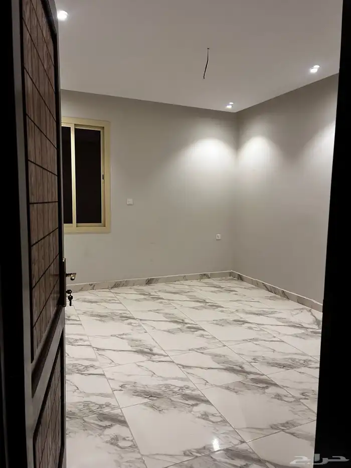 فله مساحه 450 درج جانبي دورين وملحق 16