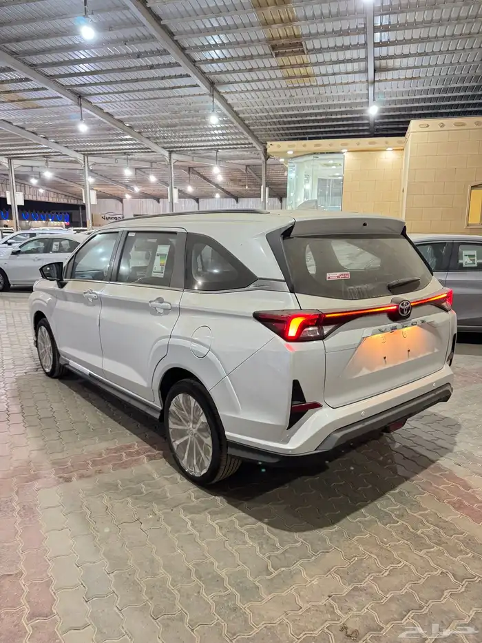 تويوتا فيلوز GLX بنزين 2025 3