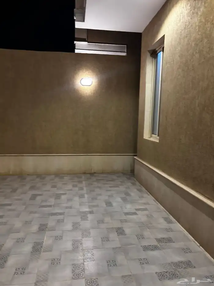 فله مساحه 450 درج جانبي دورين وملحق 5