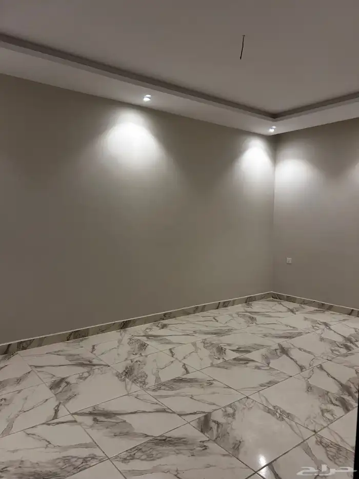 فله مساحه 450 درج جانبي دورين وملحق 13