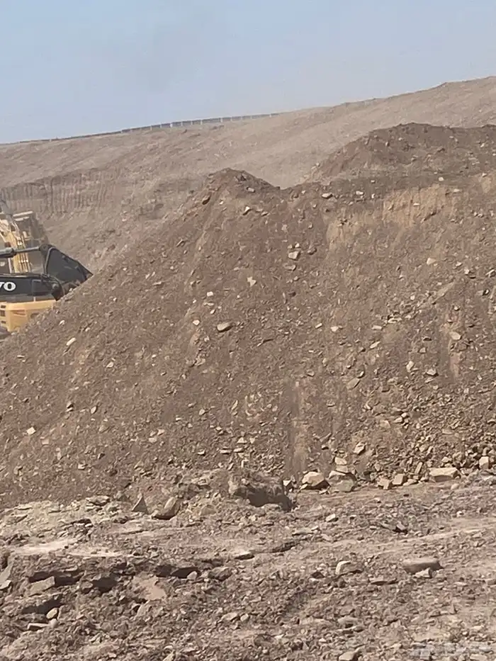 بوكلين للايجار للحفر والترحيل والمخلفات 1