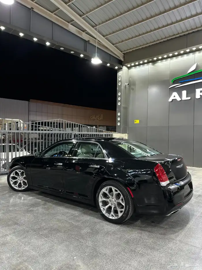 كرايزلر C300 اسود 2021 هيمي V8 5.7 هيمي معرض(الرشيدي) 4