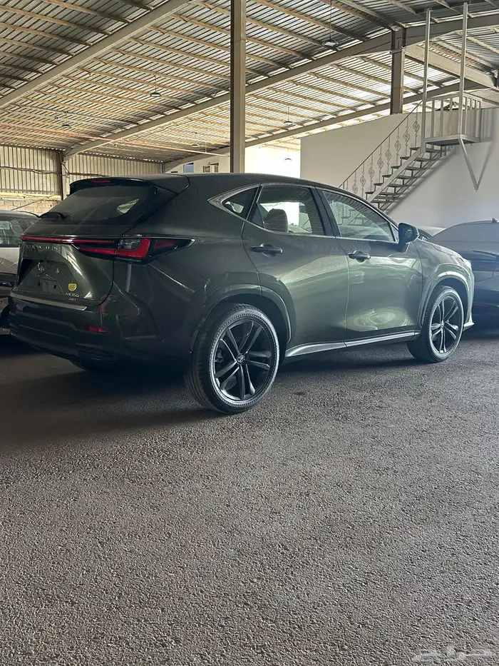 لكزس NXAA350 بنزين لون زيتي موديل 2026 سعودي 8