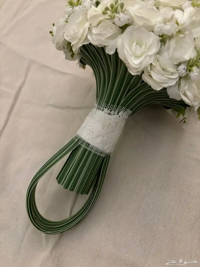 مسكة زواج ورد صناعي السعر 250 5
