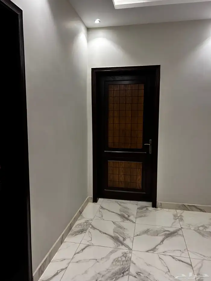 فله مساحه 450 درج جانبي دورين وملحق 4