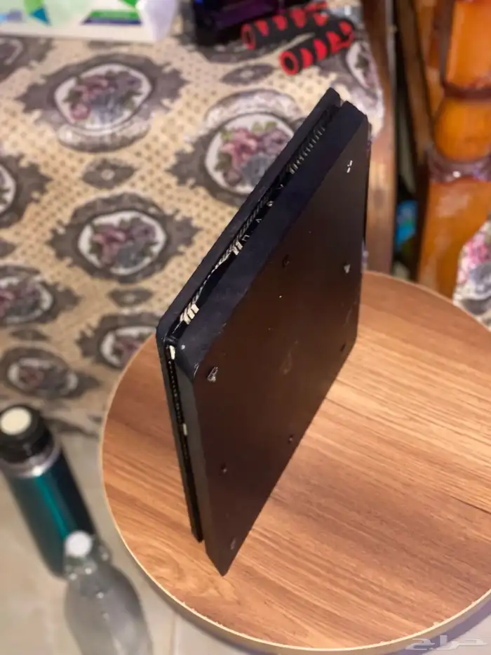 بلايستيشن 4 slim نظيف جدا  و على الشرط 1