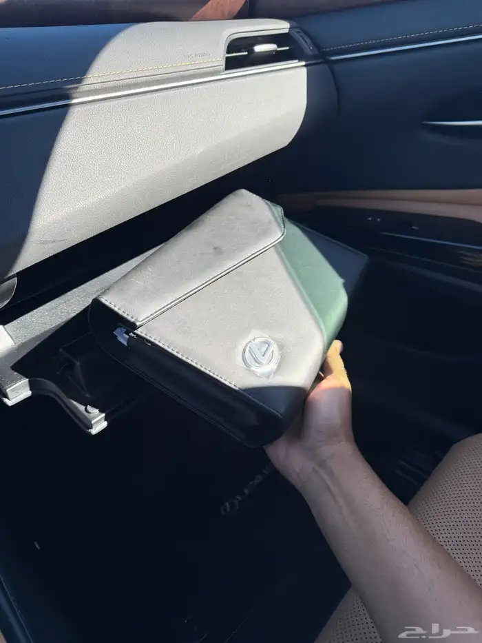 للبيع لكزس ES350 موديل 2022 وكاله داخليه جملي 13