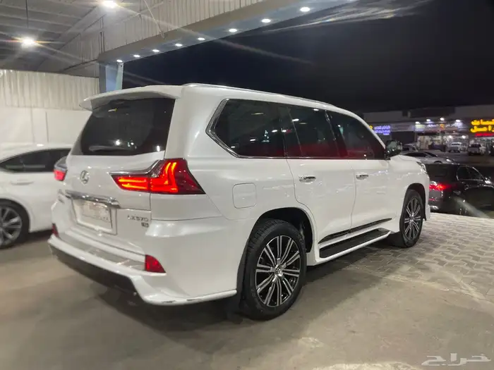 لكزس LX570 2018 3