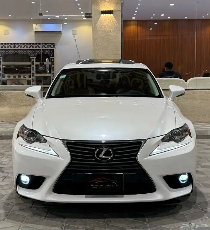 لكزس 2016 ls 200t (بحالة ممتازة) 2