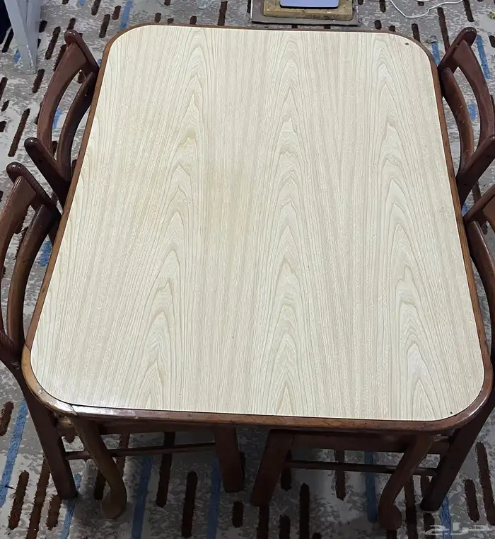 للبيع طاولة طعام نظيف أربع كراسي 1