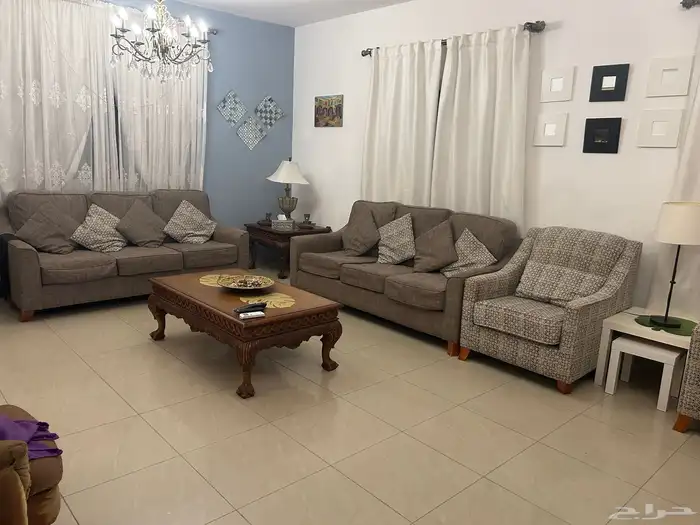 كنب المطلق بحالة ممتازة للبيع مع ضمان علخشب مدى العمر 1