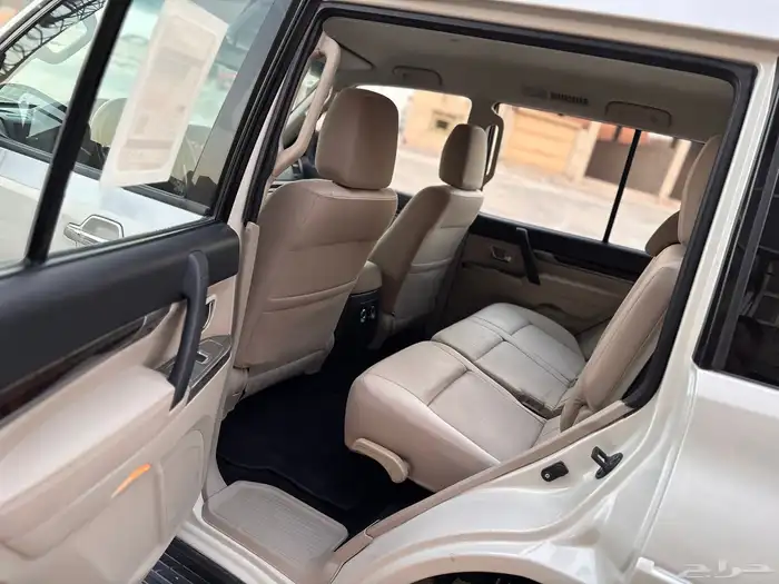 ميتسوبيشي باجيرو GLS 2022 25