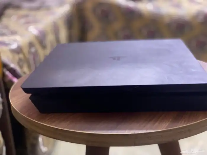 بلايستيشن 4 slim نظيف جدا  و على الشرط 2