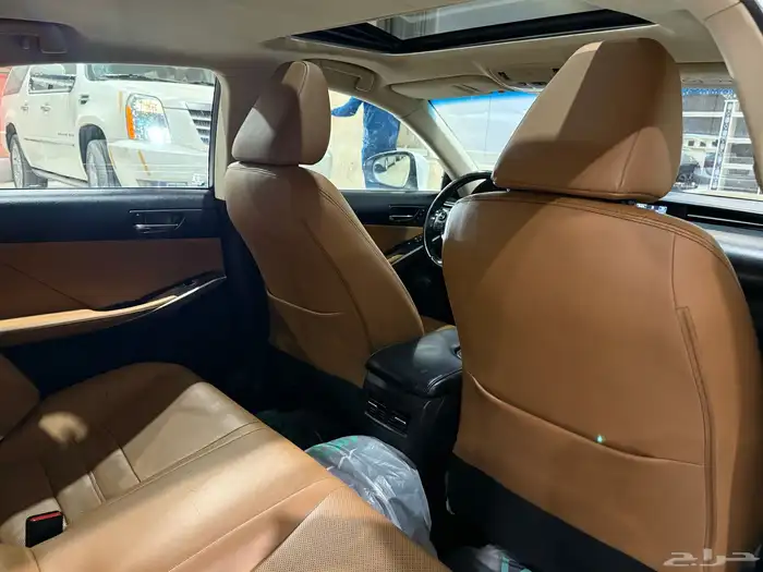لكزس 2016 ls 200t (بحالة ممتازة) 9