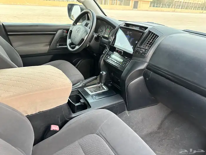 جيب لاندكروزر جي بلد كامل 2012 35