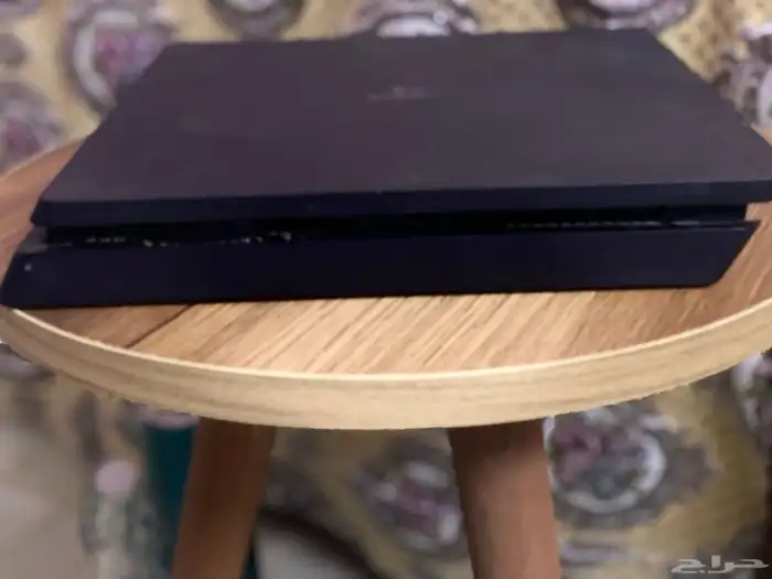 بلايستيشن 4 slim نظيف جدا  و على الشرط 4