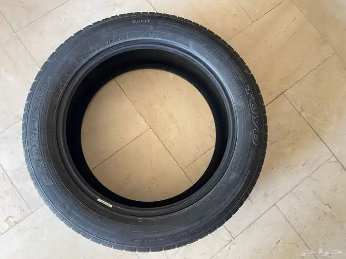 للبيع كفرات Toyo مقاس 225 55 19 تاريخ 2023 0