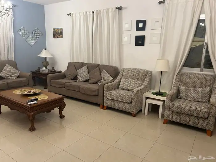 كنب المطلق بحالة ممتازة للبيع مع ضمان علخشب مدى العمر 0