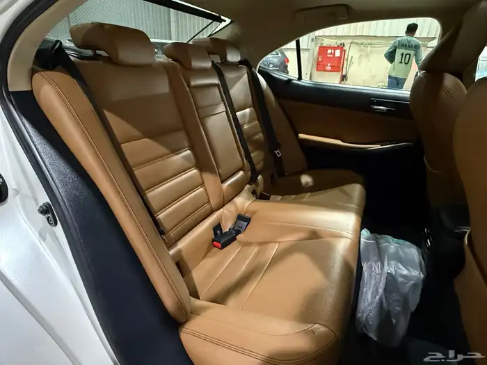 لكزس 2016 ls 200t (بحالة ممتازة) 10