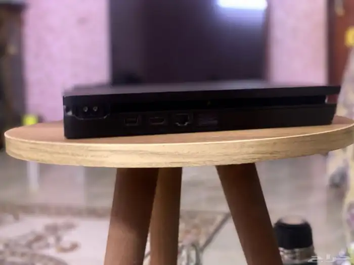 بلايستيشن 4 slim نظيف جدا  و على الشرط 5