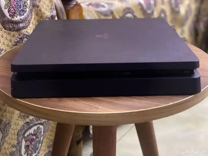 بلايستيشن 4 slim نظيف جدا  و على الشرط 3