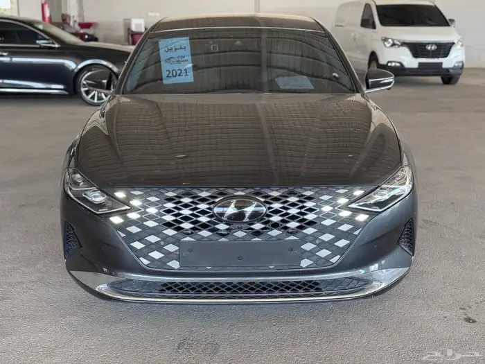 ازيرا 2021 فل كامل 6 سلندر ب 73 الف مسجل . 2