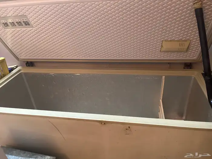 ثلاجه فريزر وكنب ومساند ظهر وسخانات حمام 0