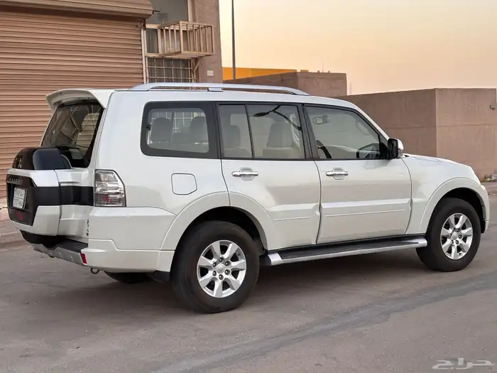 ميتسوبيشي باجيرو GLS 2022 5