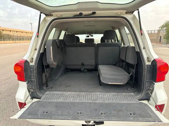 جيب لاندكروزر جي بلد كامل 2012 26