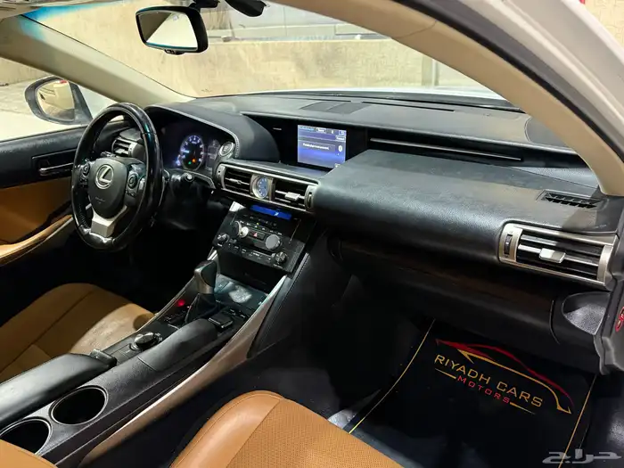 لكزس 2016 ls 200t (بحالة ممتازة) 7