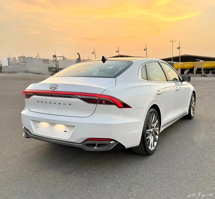 ازيرا 2020 كاليجرافي اعلا مواصفات ماشيه 76 الف وكاله للبيع 5