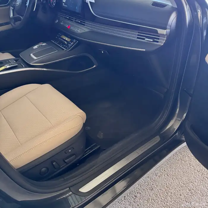 ازيرا 2021 فل كامل 6 سلندر ب 73 الف مسجل . 25