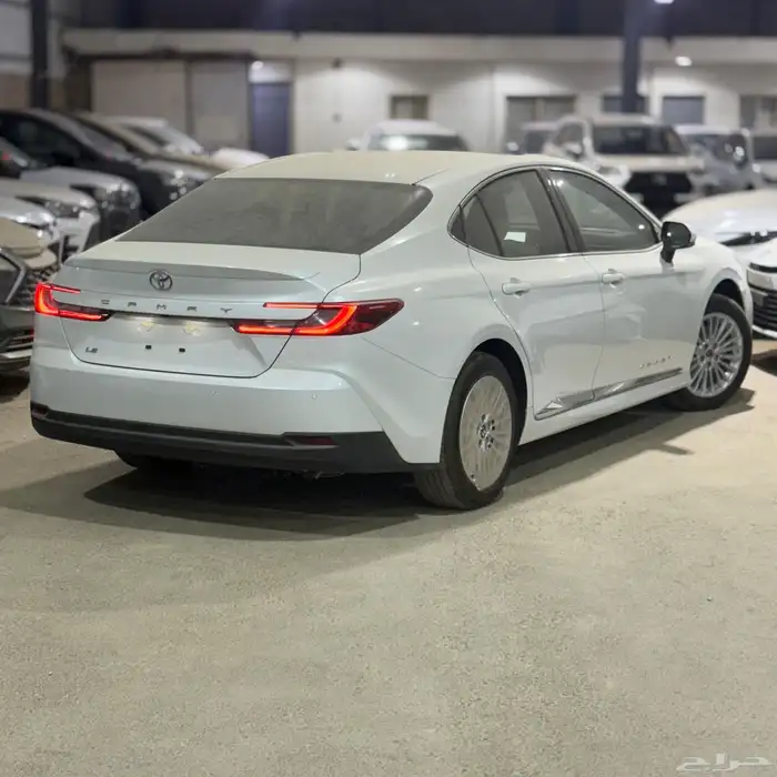 تويوتا كامري بنزين LE 5