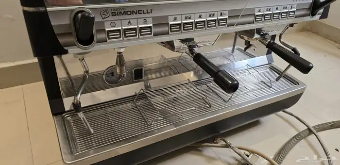 للبيع  مكينة قهوة إسبريسو تجارية Nuova Simonelli 3