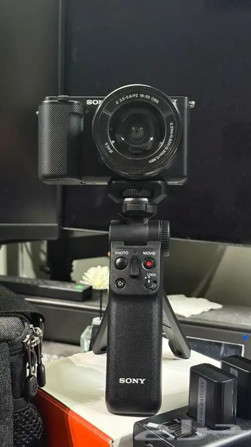 كاميرا sony ZV-E10 مع عدسة sigma 16mm 0