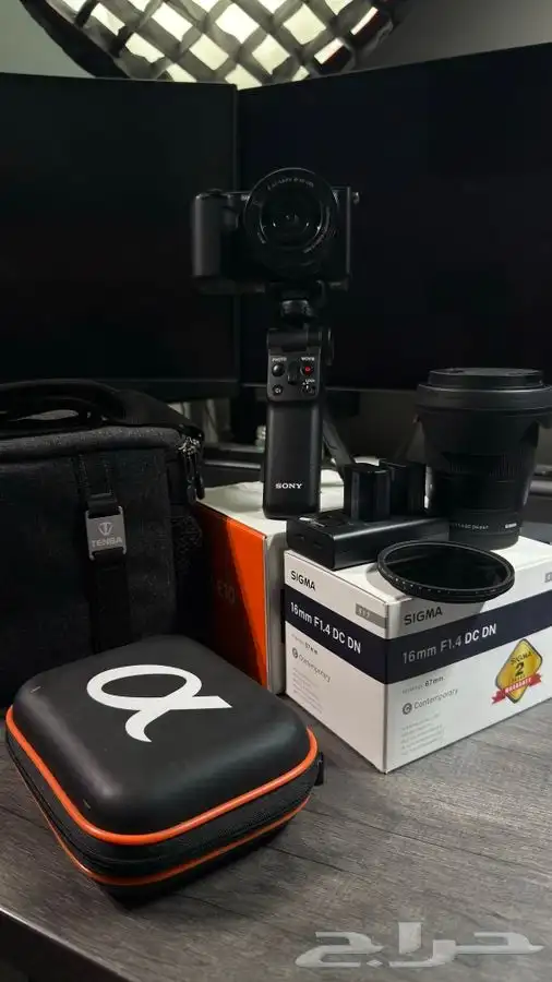 كاميرا sony ZV-E10 مع عدسة sigma 16mm 2