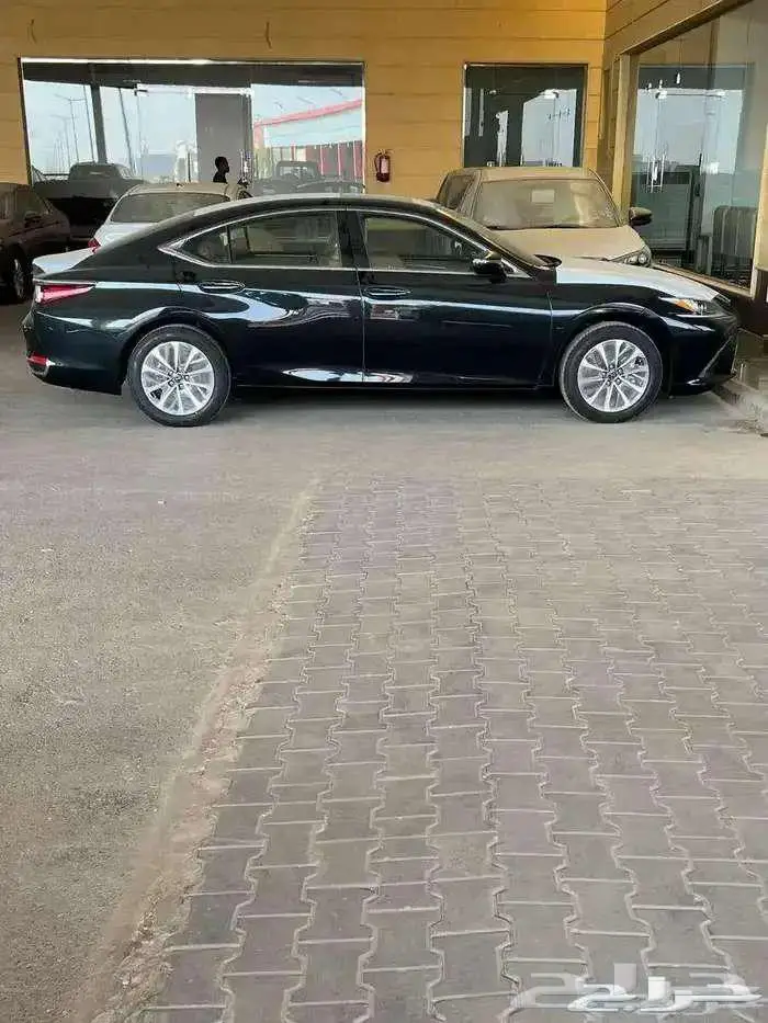 لكزس ES 250 فئه AA موديل 2025 متوفر لدى الحسن 3