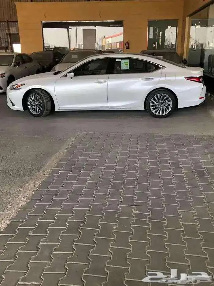 لكزس ES 350 فئة DD فل كامل 2025 متوفر لدى الحسن 1