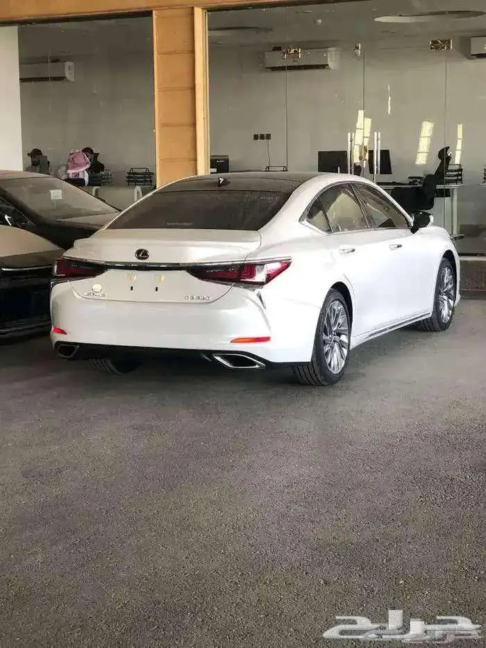 لكزس ES 350 فئة DD فل كامل 2025 متوفر لدى الحسن 3