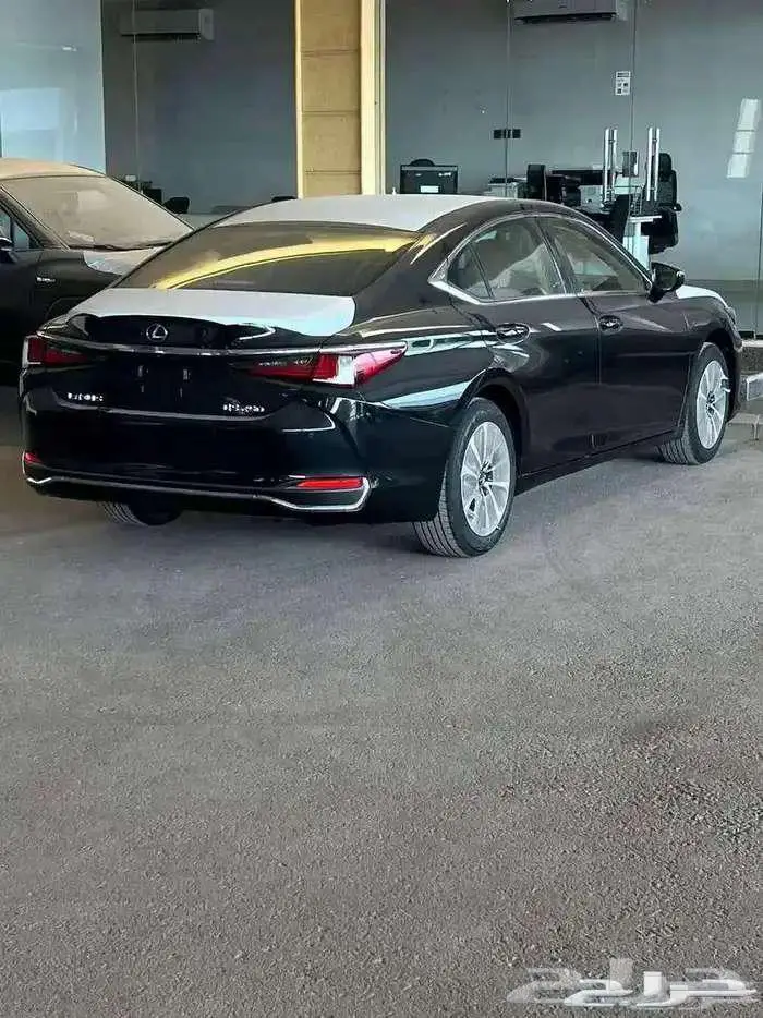 لكزس ES 250 فئه AA موديل 2025 متوفر لدى الحسن 4
