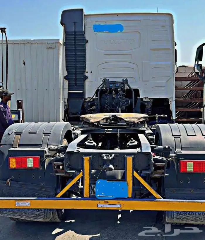 راس شاحنة فولفو موديل 2016 1
