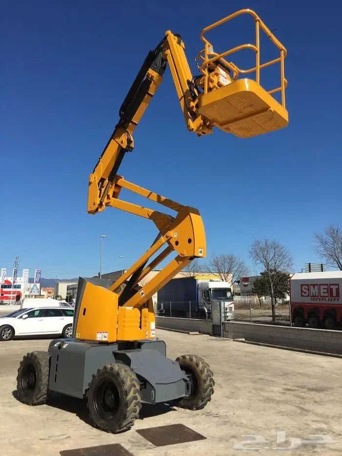 تاجير رافعات سقالات كهربائيه سيزرات لفت مان لفت كرينات 4