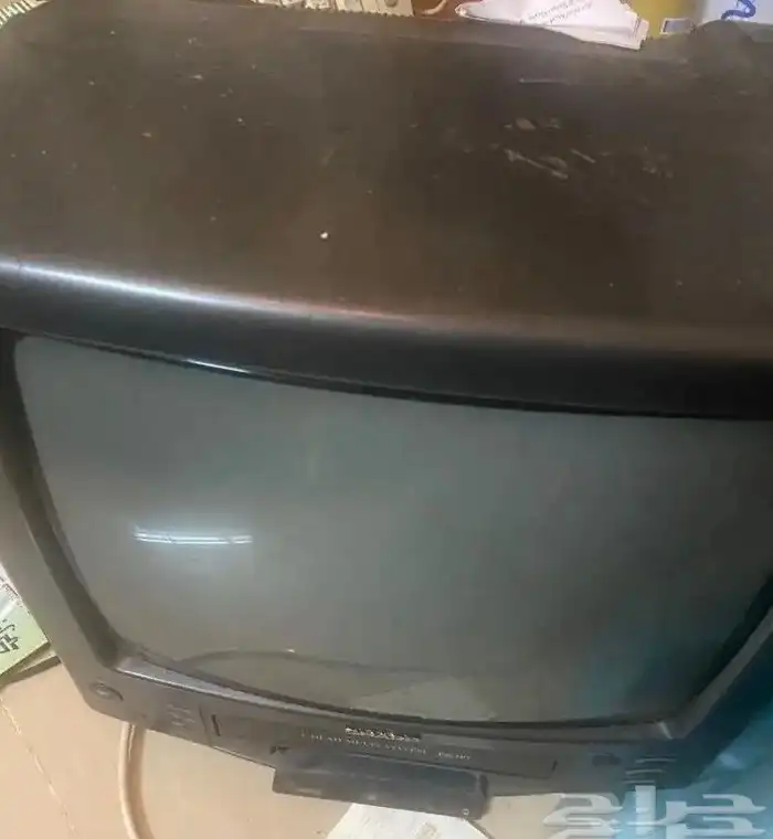 اتنين ترابيزه خشب مشغول وترابيزه خشب دورين بعجل وجالون مياه 6