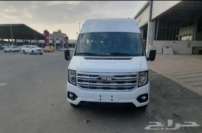 جاي ام سي باص 15 راكب اتوماتيكي 2025 1