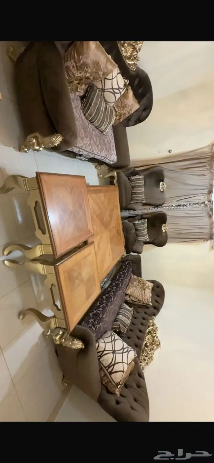 كنب من المطلق مع ثلاث طاولات وستاره 0