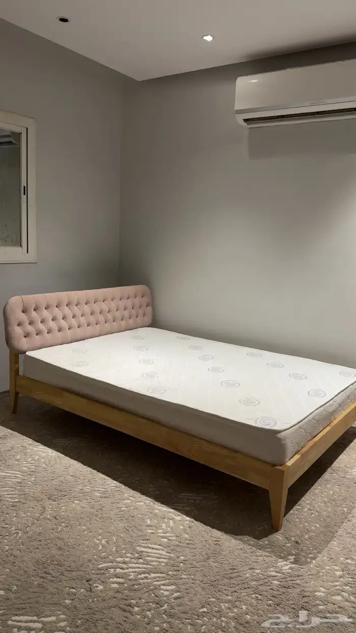 سرير مع اللباد نظيف 2