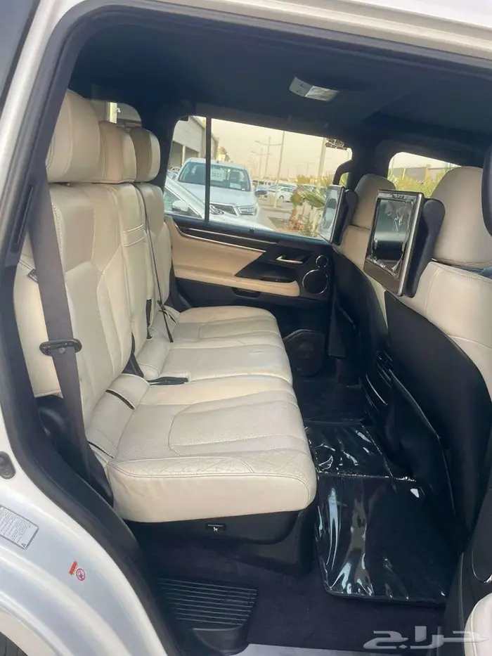 لكزس LX -570 سعودي 2017 فل كامل 10