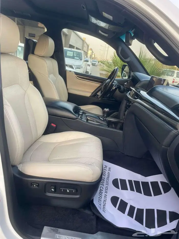 لكزس LX -570 سعودي 2017 فل كامل 12