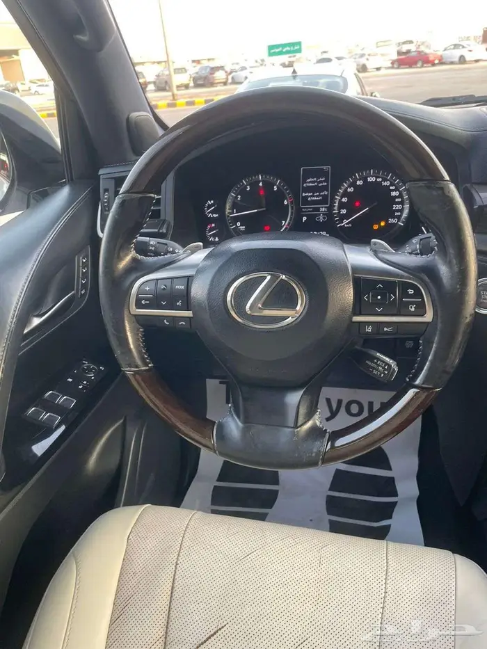 لكزس LX -570 سعودي 2017 فل كامل 14