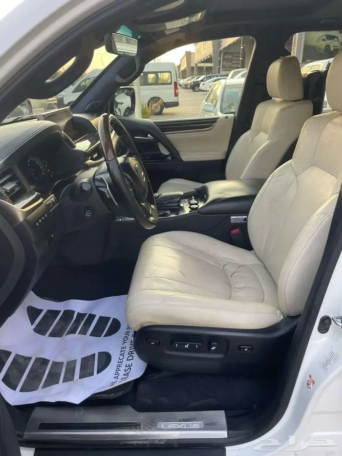 لكزس LX -570 سعودي 2017 فل كامل 19